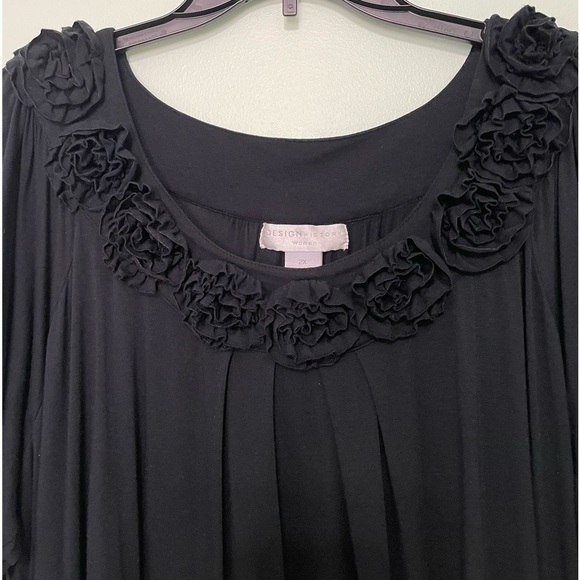 Design History black shirt size 2X with beautiful flowers adoring the neckline - Picture 7 of 10